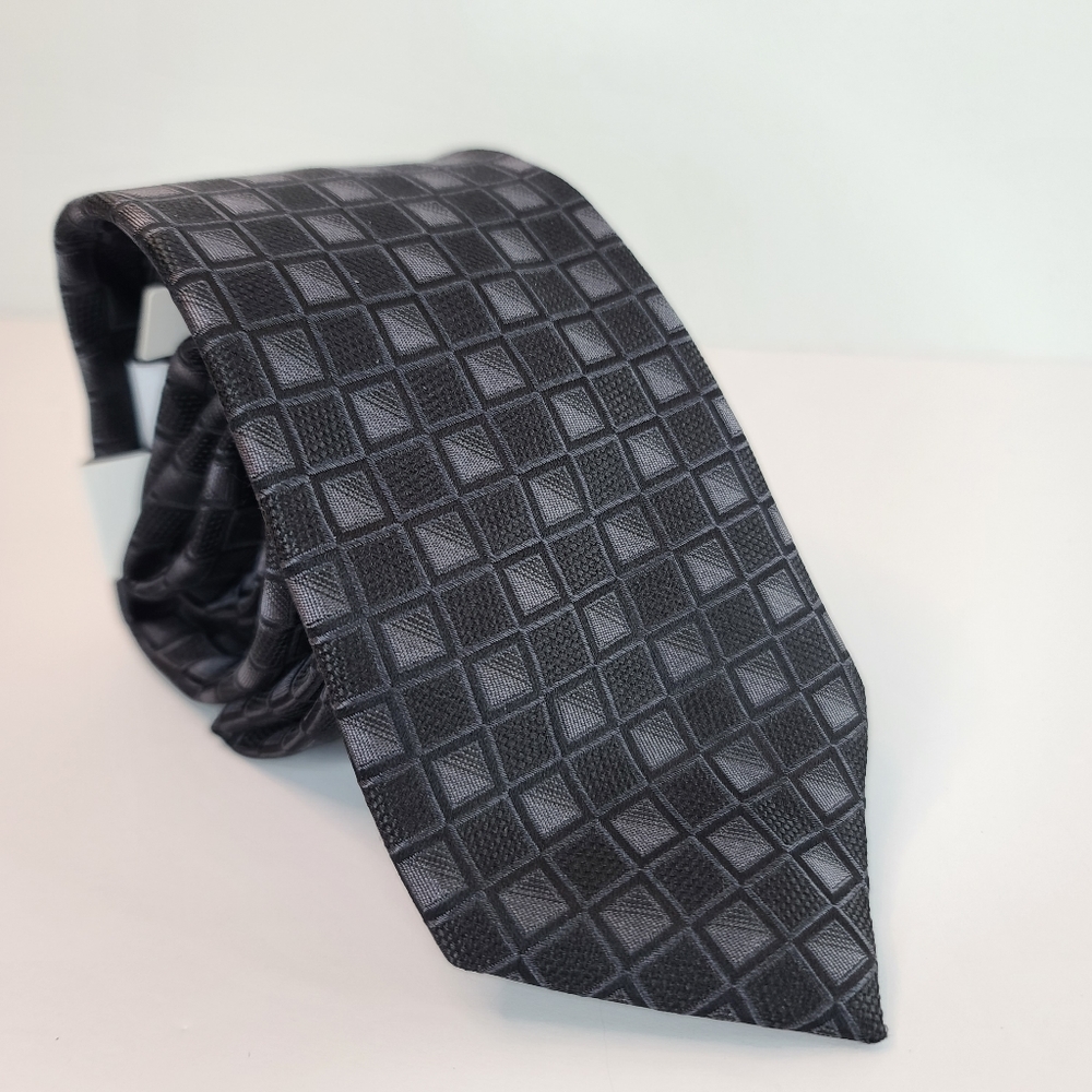 COLLECTION BY MICHAEL STRAHAN. Black Silk Tie.